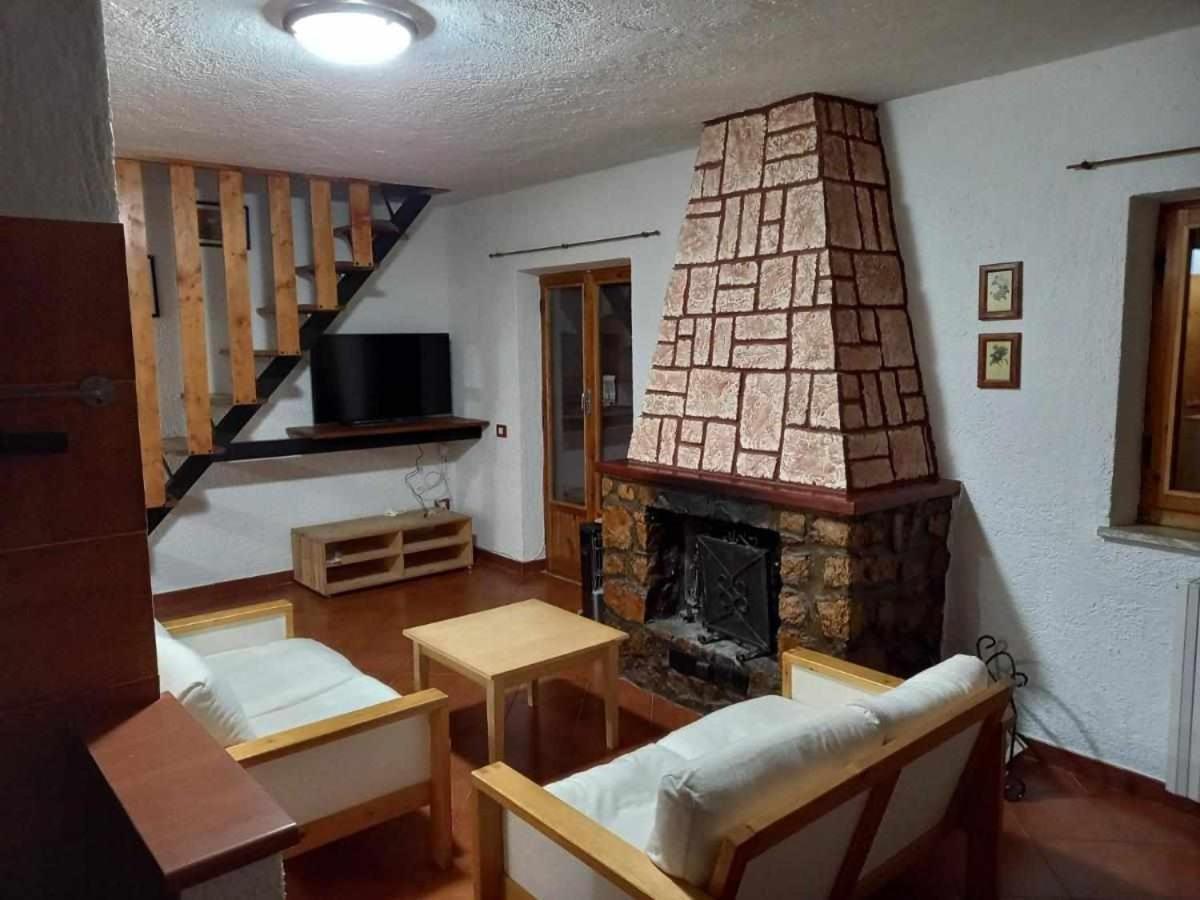 casavacanzeleviste Serrone Exterior foto