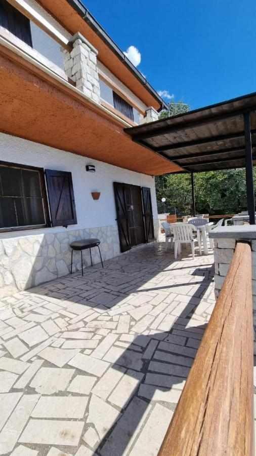 casavacanzeleviste Serrone Exterior foto