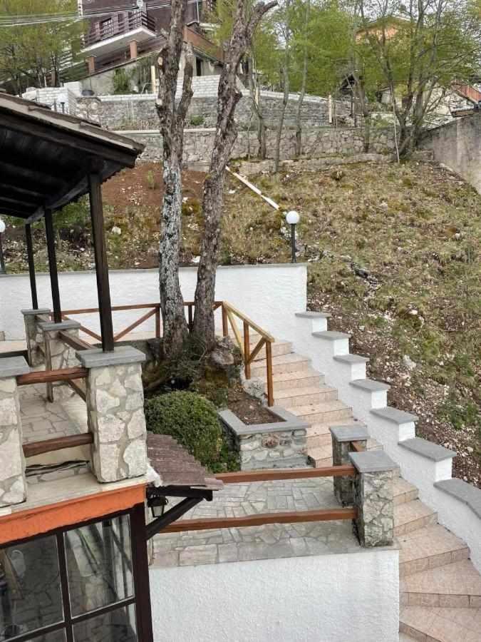 casavacanzeleviste Serrone Exterior foto