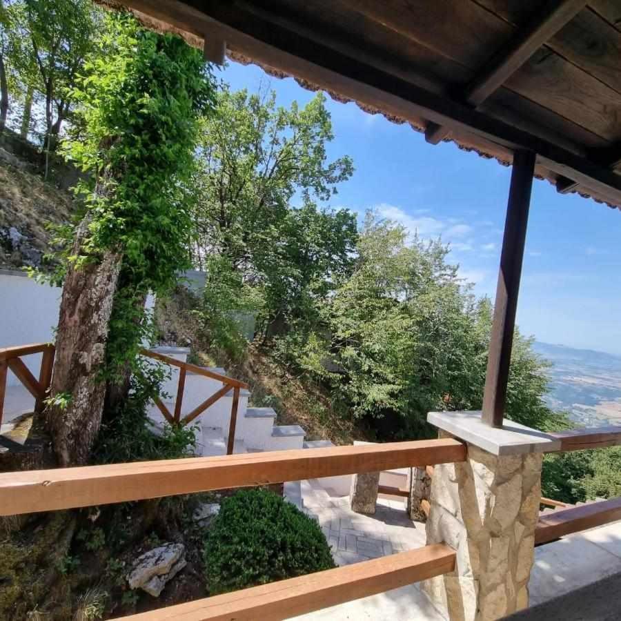 casavacanzeleviste Serrone Exterior foto