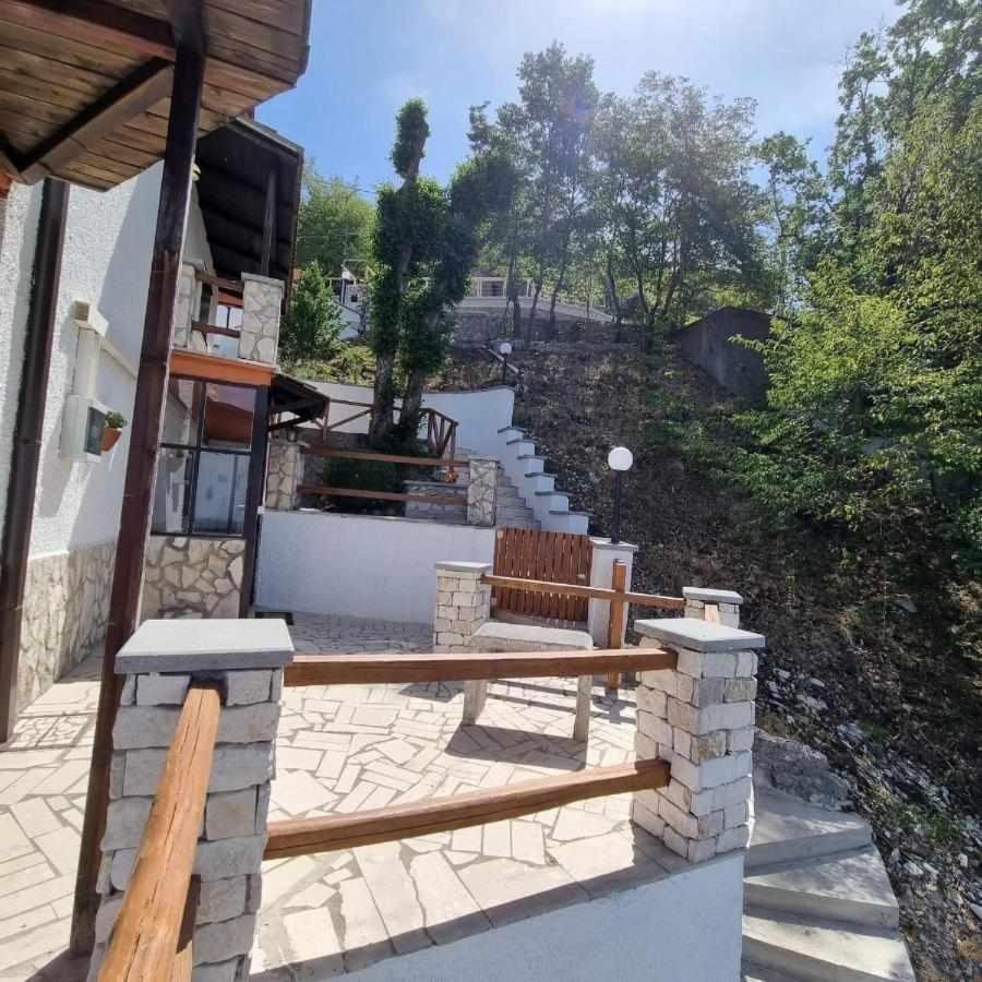 casavacanzeleviste Serrone Exterior foto