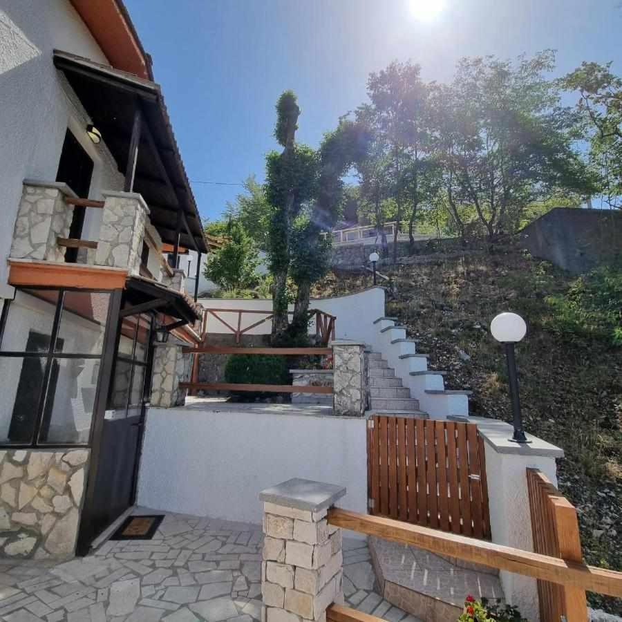 casavacanzeleviste Serrone Exterior foto